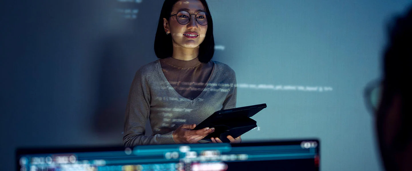 Mujeres en la tecnología: un camino hacia el equilibrio de género en roles tecnológicos de alto nivel